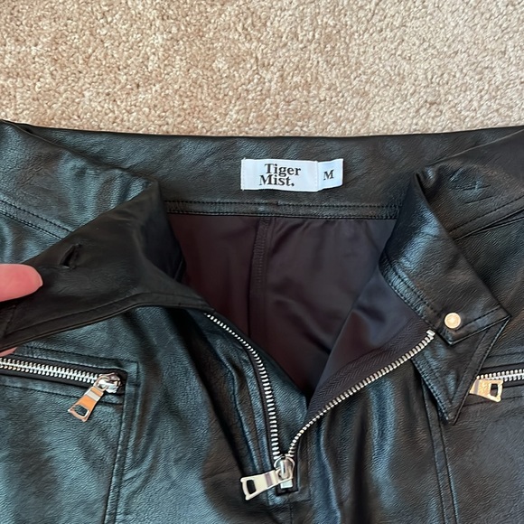 Tiger Mist Faux Leather Zippered Pants - Picture 4 of 9